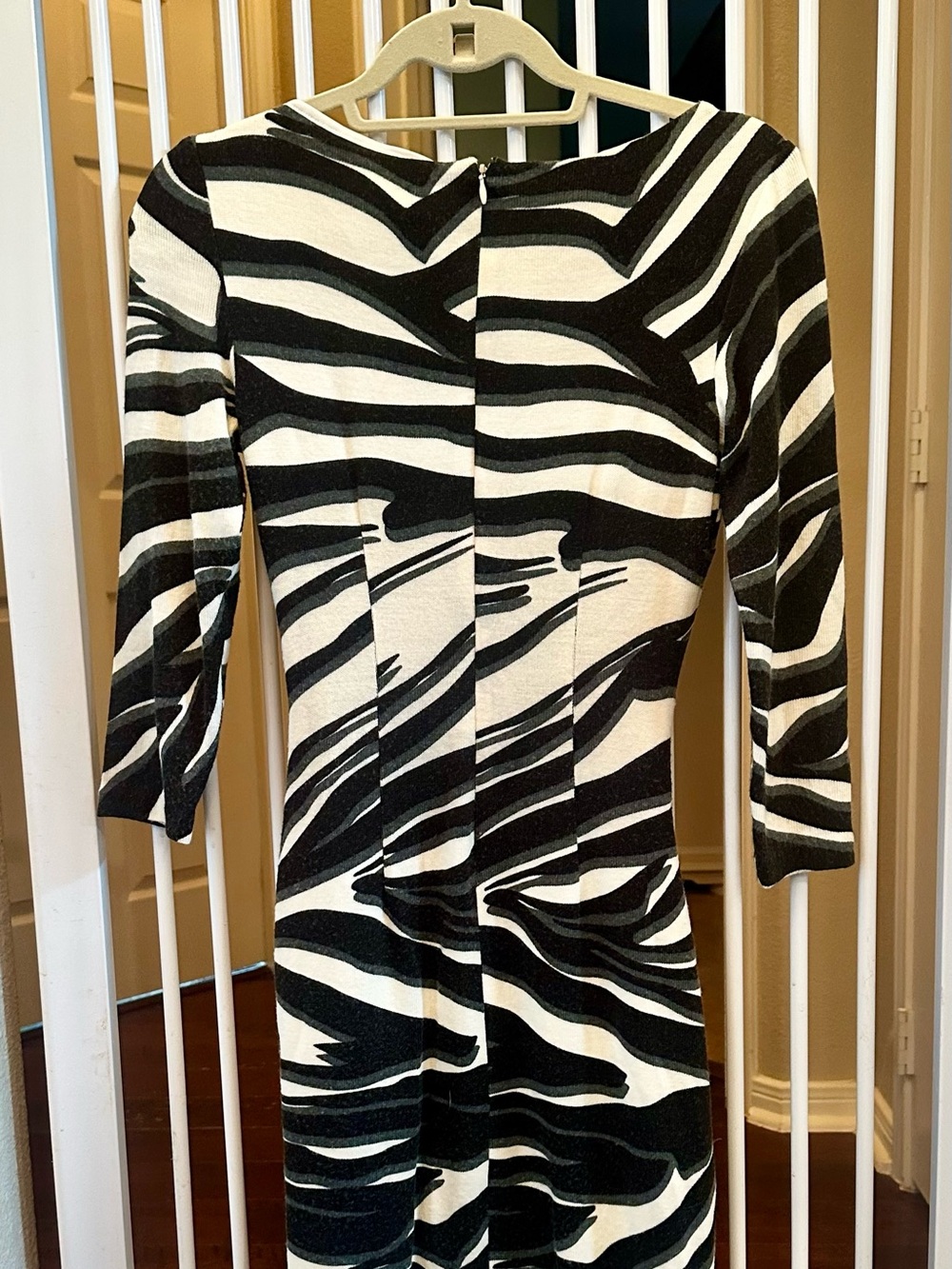 Cache  Dress Medium - Picture 2 of 3